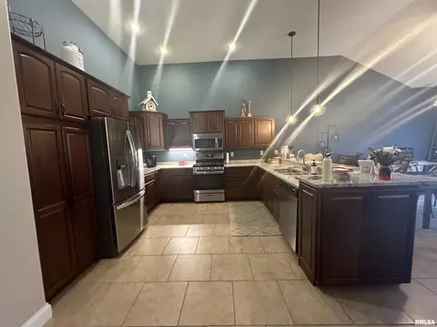 2805 Haverhill Rd, Springfield, IL 62711 photo 2