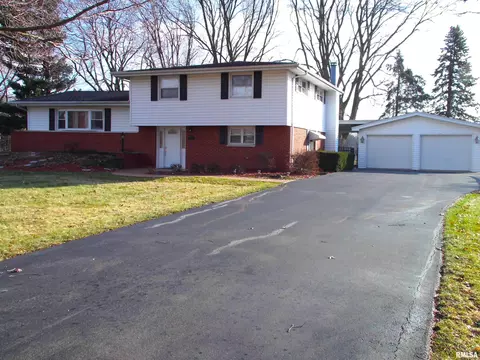 326 Kenwick Dr, Galesburg, IL 61401