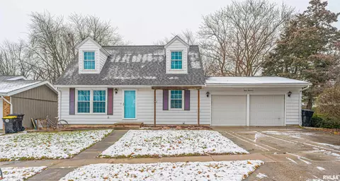 300 Victoria Dr, Normal, IL 61761