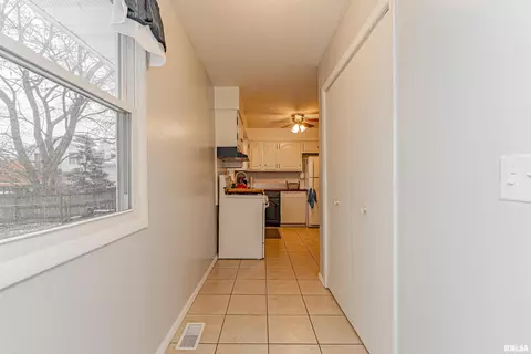 300 Victoria Dr, Normal, IL 61761 photo 7