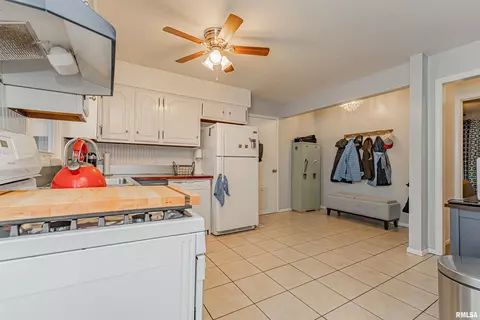 300 Victoria Dr, Normal, IL 61761 photo 8