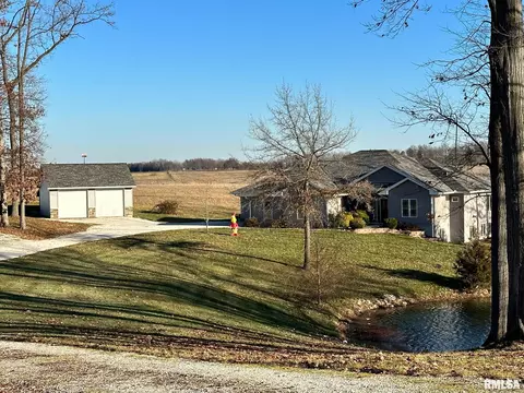 18 Lindell Dr, Jacksonville, IL 62650