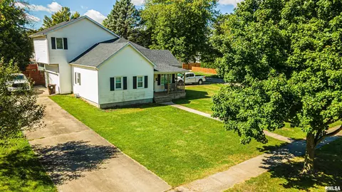 705 Decatur St, Lincoln, IL 62656