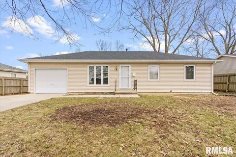 50 Buckingham Rd, Chatham, IL 62629