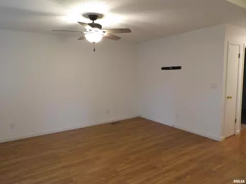 305 E Sangamon Ave, Springfield, IL 62702 photo 7