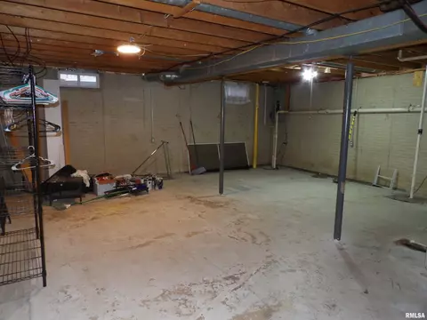 305 E Sangamon Ave, Springfield, IL 62702 photo 17