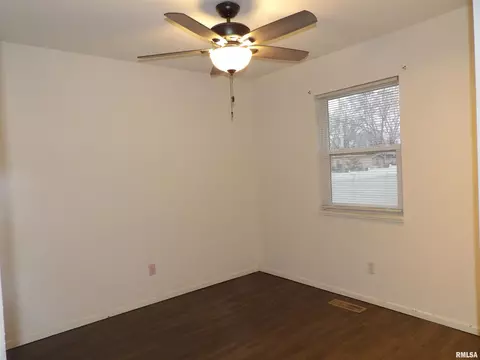 305 E Sangamon Ave, Springfield, IL 62702 photo 16