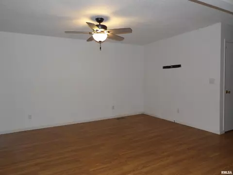 305 E Sangamon Ave, Springfield, IL 62702 photo 5