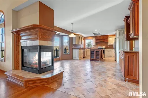 7204 Wentworth Dr, Springfield, IL 62712 photo 7