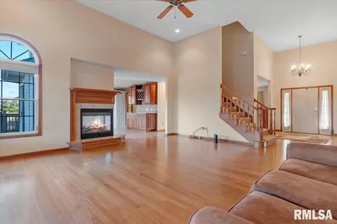 7204 Wentworth Dr, Springfield, IL 62712 photo 4