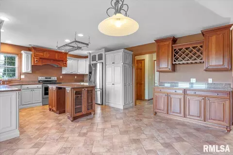 7204 Wentworth Dr, Springfield, IL 62712 photo 9