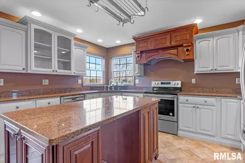 7204 Wentworth Dr, Springfield, IL 62712 photo 11
