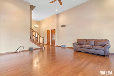 7204 Wentworth Dr, Springfield, IL 62712 photo 6