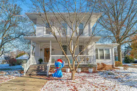 326 Lincoln Ave, Lincoln, IL 62656