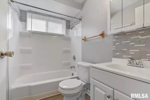 225-229 N Park Ave, Springfield, IL 62702 photo 16