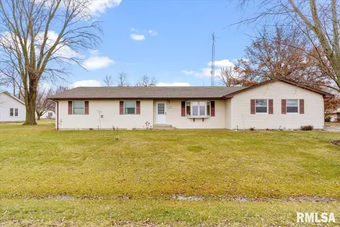 611 E Holden St, Virden, IL 62690