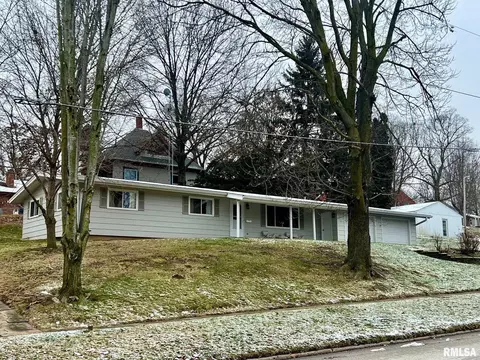 404 W Lincoln St, Petersburg, IL 62675