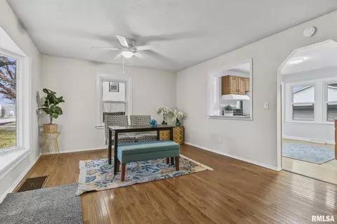 5 Harriet Ln, Springfield, IL 62702 photo 2