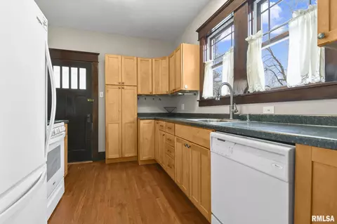 2037 S Spring St, Springfield, IL 62704 photo 11