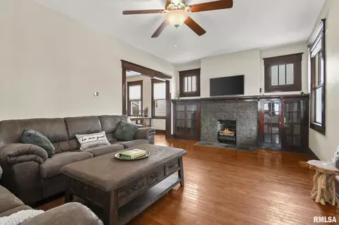 2037 S Spring St, Springfield, IL 62704 photo 3