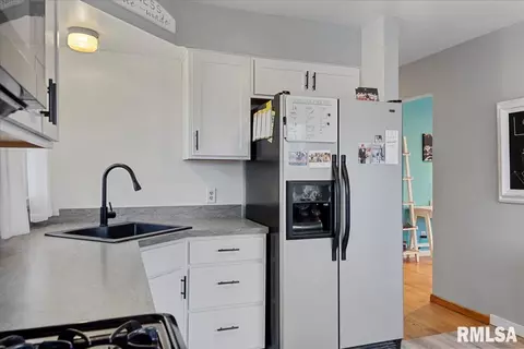 1601 N Schrader Ave, Springfield, IL 62702 photo 9