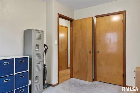 1601 N Schrader Ave, Springfield, IL 62702 photo 13