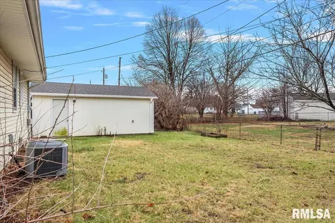 1601 N Schrader Ave, Springfield, IL 62702 photo 18