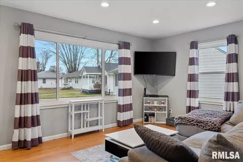 1601 N Schrader Ave, Springfield, IL 62702 photo 4
