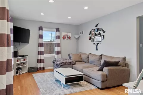 1601 N Schrader Ave, Springfield, IL 62702 photo 3