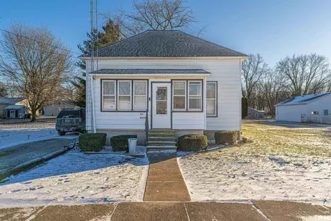 611 W Elm St, Mason City, IL 62664