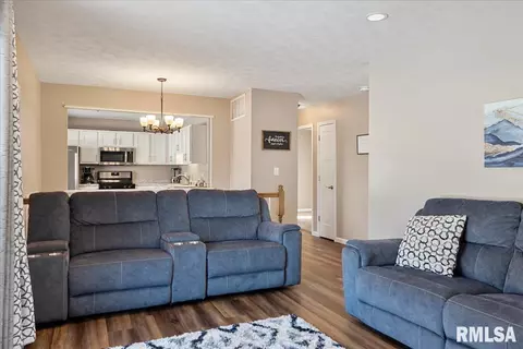 2416 Stokebridge Rd, Springfield, IL 62702 photo 7