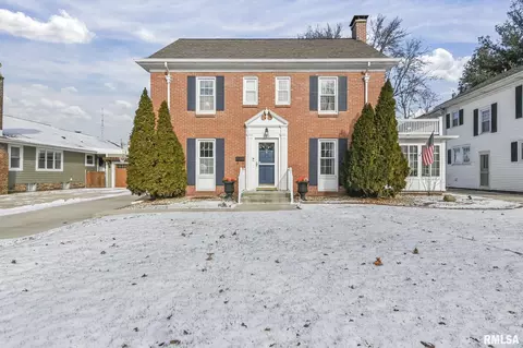 322 Park Place Pl, Lincoln, IL 62656