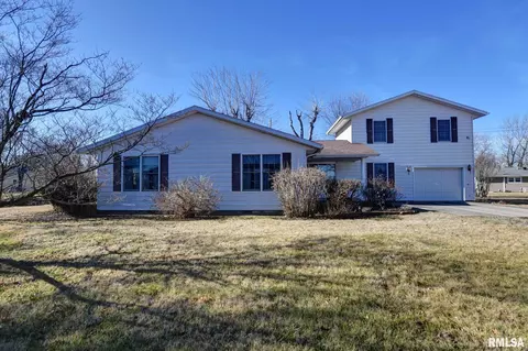 218 North St, Edinburg, IL 62531