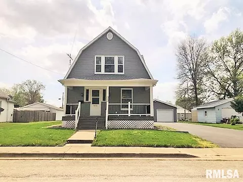920 W England St, Taylorville, IL 62568