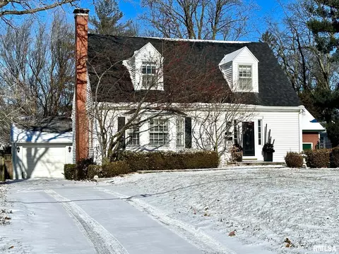 1608 Mound Ave, Jacksonville, IL 62650
