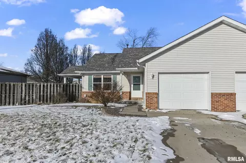 714 Senseney Ave, Auburn, IL 62615