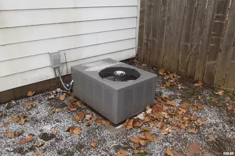 2022 Dial Ct, Springfield, IL 62704 photo 3