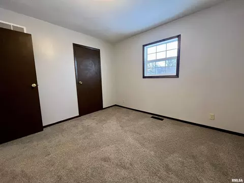 903 N Main St, Abingdon, IL 61410 photo 9