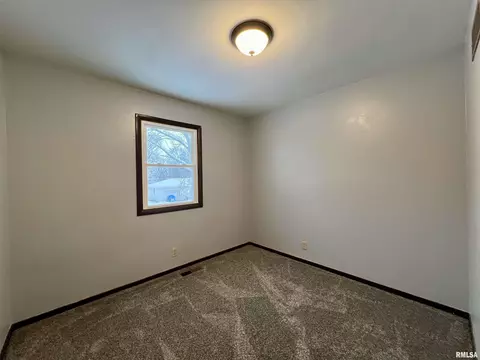 903 N Main St, Abingdon, IL 61410 photo 10