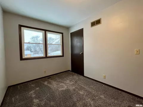 903 N Main St, Abingdon, IL 61410 photo 13