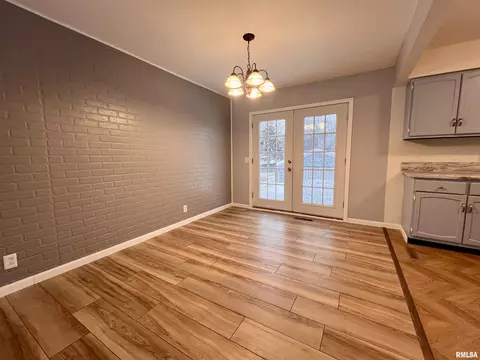 903 N Main St, Abingdon, IL 61410 photo 4