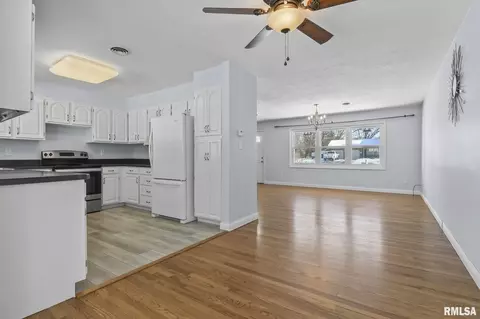 2 Downing Ln, Springfield, IL 62712 photo 8