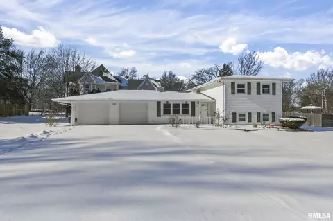 2 Downing Ln, Springfield, IL 62712
