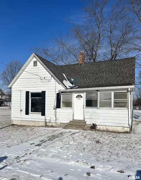 101 Birch St, Palmyra, IL 62674