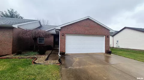 5213 Deerwood Lake Dr, Springfield, IL 62703