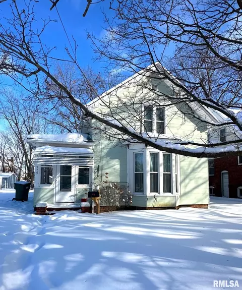 579 N Cedar St, Galesburg, IL 61401