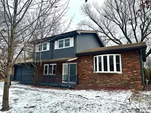 18 Ridgeview Dr, Springfield, IL 62707