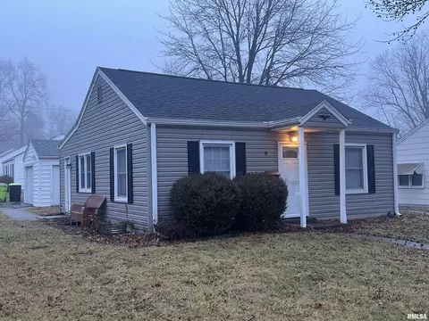 8 Baldwin St, Jacksonville, IL 62650