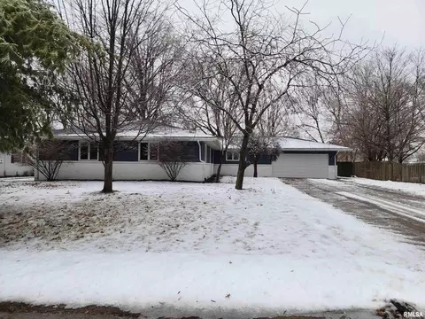 50 Axline Rd, Chatham, IL 62629
