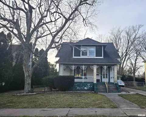 160 N Arthur Ave, Galesburg, IL 61401